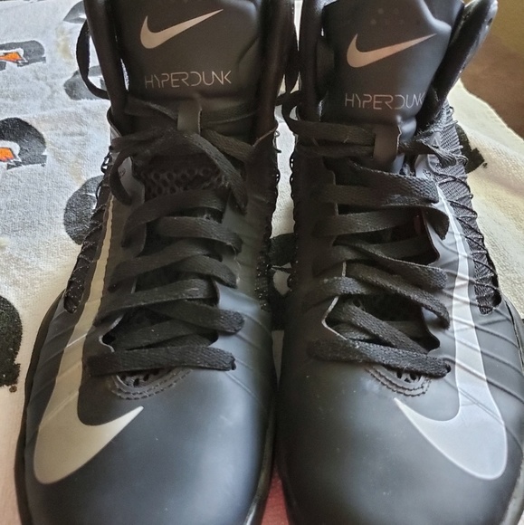 Nike 2013 Hyperdunks - Picture 2 of 4